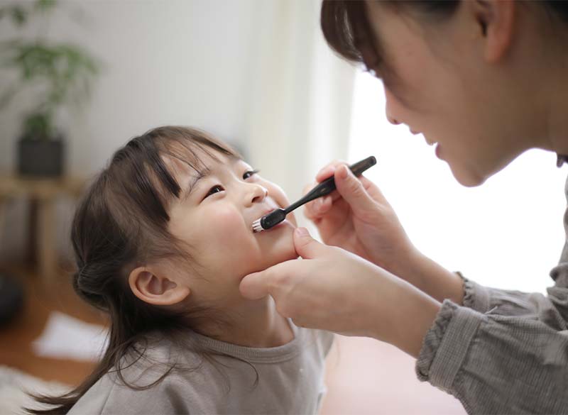 お子様には仕上げ磨きを